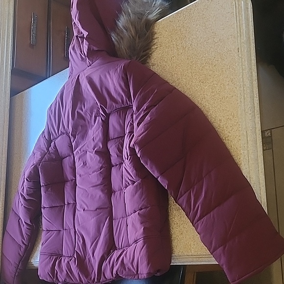 NWT Maralyn & Me Wine Hooded Cozy Puffer Coat With Faux Fur Trim Size XL - Picture 11 of 14